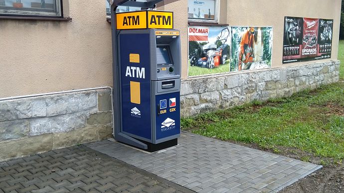 Bankomat v Halenkově
