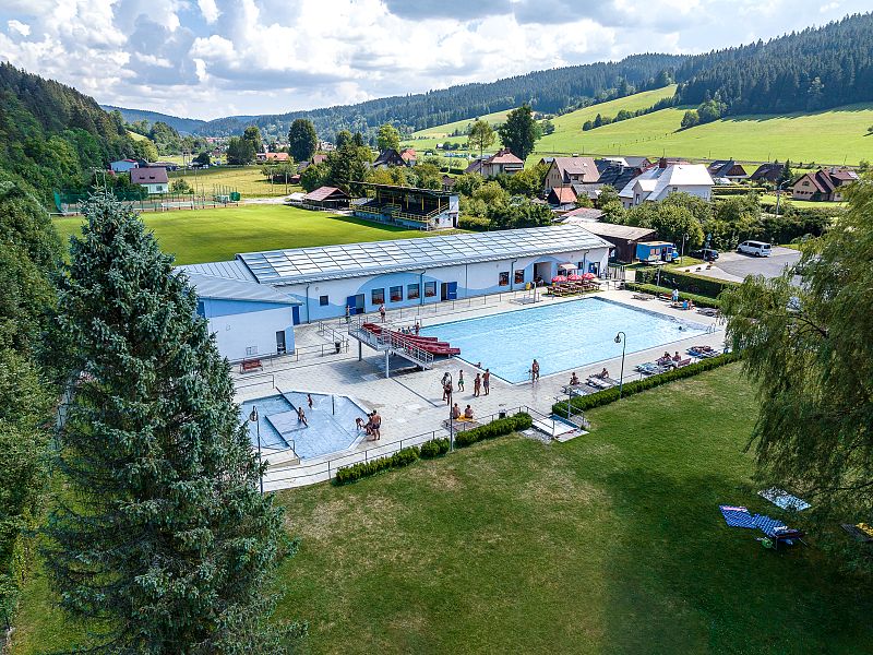 Velke Karlovice Bazen () Velke Karlovice Bazen